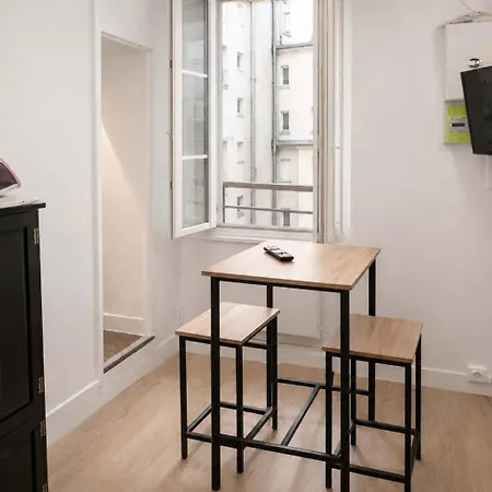 Parisien Grands Boulevards Couple Ou Solo Appartement *